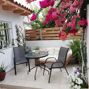  Apartment Small With Yard Greece